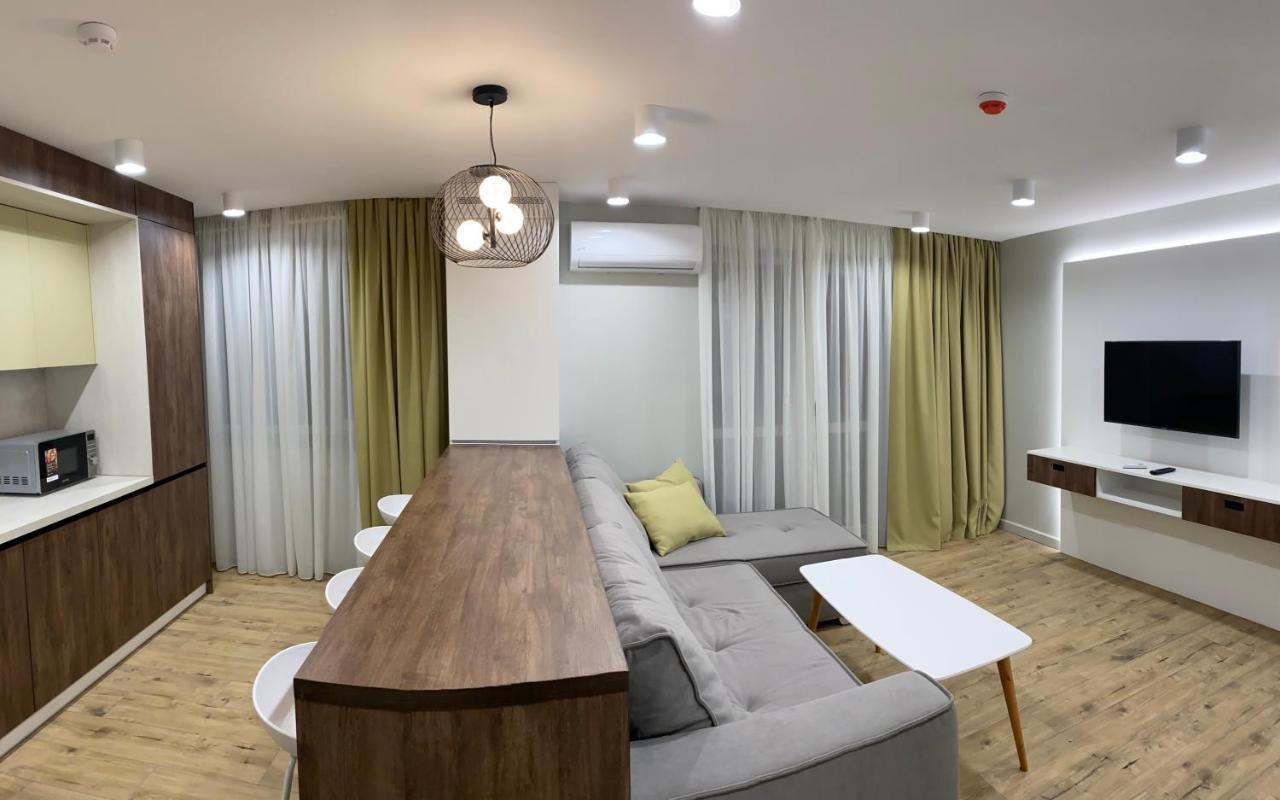 Arovica 13 Apartment Lutsk Ngoại thất bức ảnh