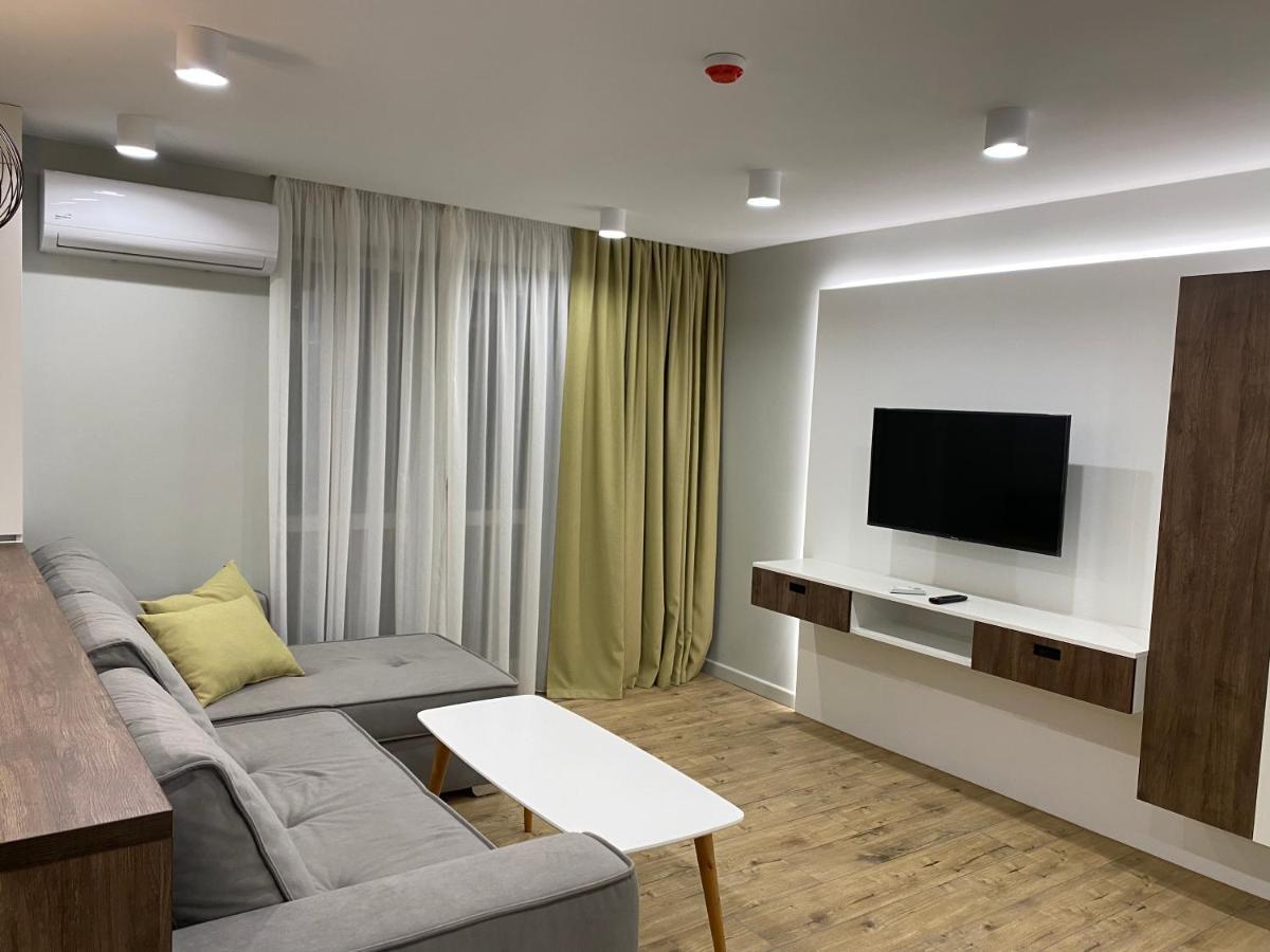 Arovica 13 Apartment Lutsk Ngoại thất bức ảnh