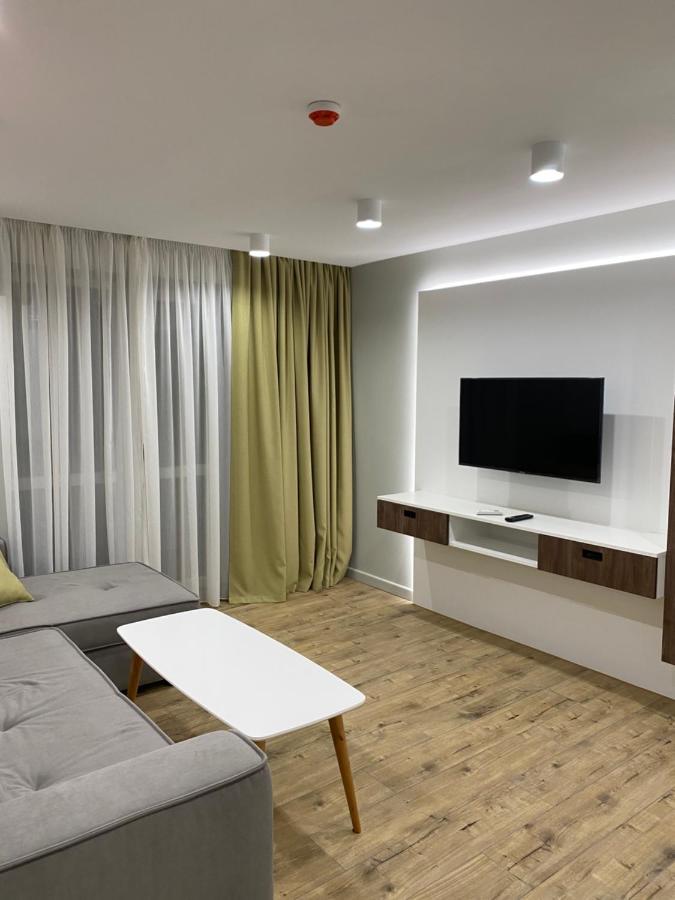 Arovica 13 Apartment Lutsk Ngoại thất bức ảnh